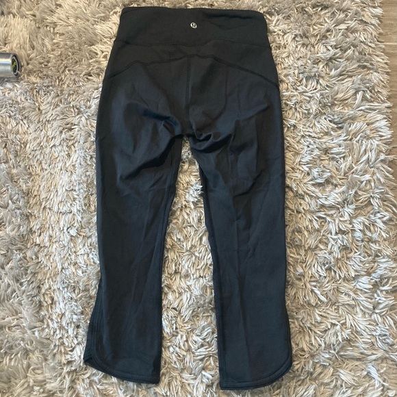 EUC! Lululemon capris 4 - Picture 6 of 9